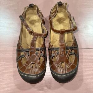 J-41 Jeep Basil Brown Women Size 9